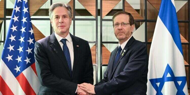 נשיא המדינה יצחק הרצוג ומזכיר המדינה האמריקני אנתוני בלינקן. צילום: מעייף טואף/לע״מ בלינקן נפגש עם הרצוג: "לוודא שלא יהיו פרובוקציות שירחיקו עסקה"