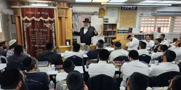 הרב חיים אברג'ל. צילום: שילה כדרי "בלי החיילים האלה בשמחת תורה, מה היה קורה בנתיבות?"