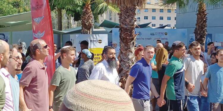 תלמידי ישיבות הסדר בבקו"ם בתל השומר, בשבוע שעבר. צילום: ישיבת ההסדר הר ברכה