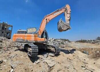 "נצרים עדיין חי בלבבות שלנו": שלט הכניסה ליישוב הוחזר לתושבים בטקס מרגש