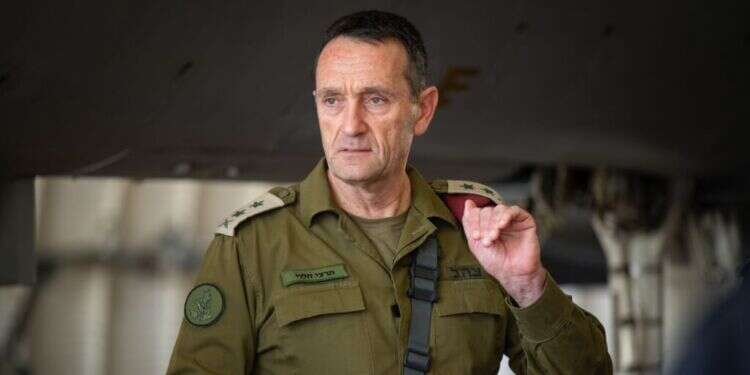 הרמטכ הרמטכ"ל בבסיס חיל האוויר: "נדע לתקוף בכל מקום במזרח התיכון"