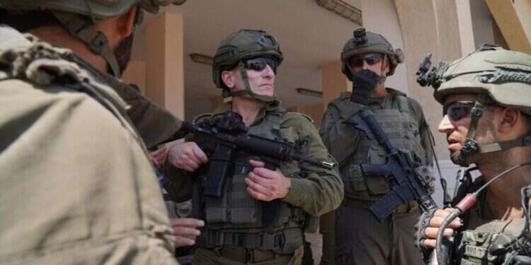 האלוף אמיר ברעם בעזה. דובר צה סגן הרמטכ״ל בעזה: "נמשיך לפעול להכרעת חמאס ולהשבת חטופינו"