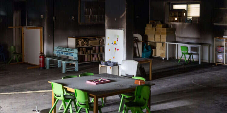 . גן ילדים בניר־עוז. צילום: לירון מולדובן "אני עוד לא יודע איך הילדים יגיבו לכך שהלימודים קרובים כל כך למלחמה". גן ילדים בניר־עוז. צילום: לירון מולדובן