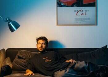 אדם. צילום: אבישג שאר-ישוב