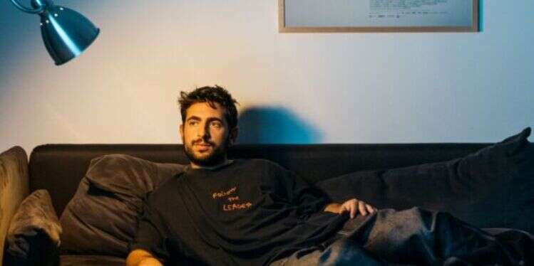 אדם. צילום: אבישג שאר-ישוב