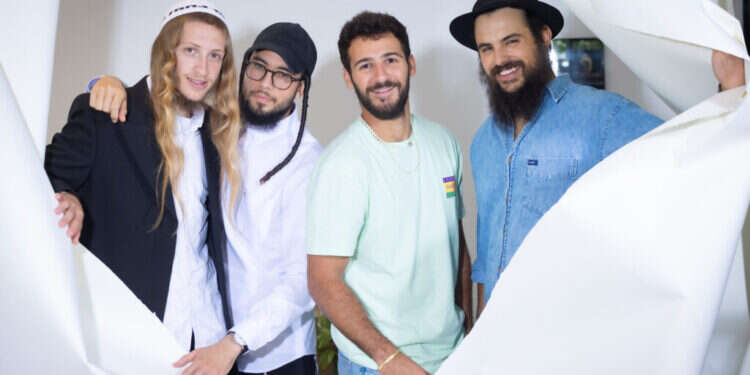 מימין: אסף הרץ, עדי אלון, אסף הרוש ויהוידע שחר. צילום: אריק סולטן