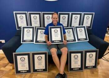 המסע עדיין לא תם. ראש מציג חלק מהישגיו. צילום: מייקל ויטי