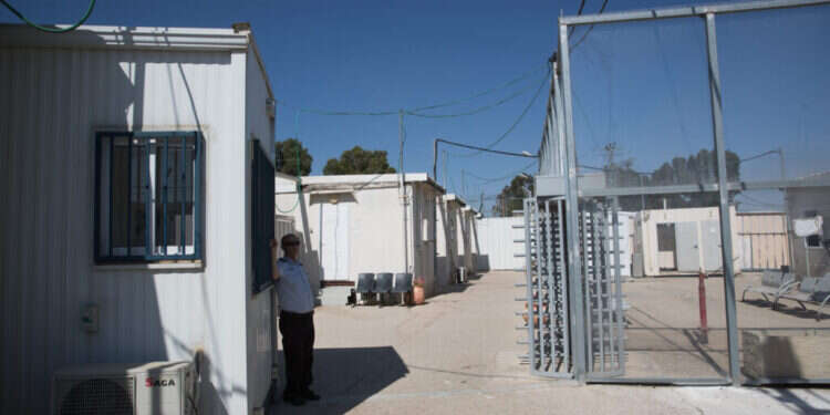 בית משפט צבאי בכלא עופר. אילוסטרציה. יונתן זינדל/פלאש90 כלא עופר בית משפט אילוסטרציה