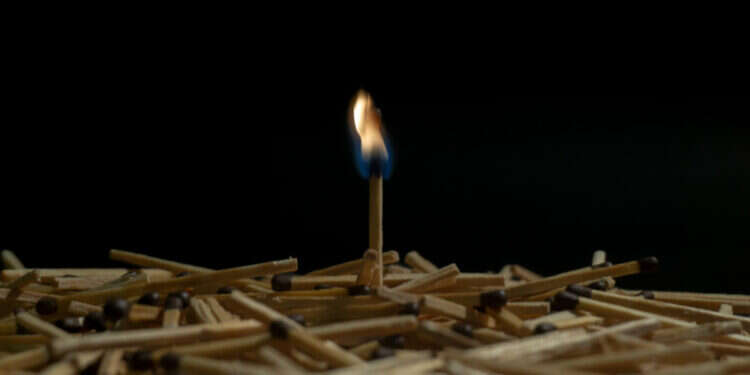 לא מהלכים קוסמו-פוליטיים ותככים בינלאומיים חורצים דין, אלא מעשה מזוקק אחד