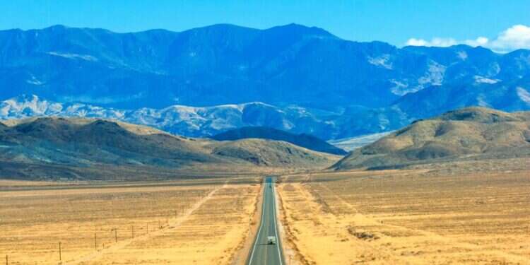 הכביש המהיר בצפון אמריקה כאשליה של מסלול ליעד יציב ובטוח. צילום: שאטרסטוק הכביש המהיר בצפון אמריקה כאשליה של מסלול ליעד יציב ובטוח. צילום: שאטרסטוק