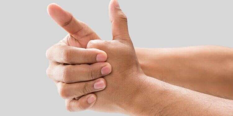 צילום: שאטרסטוק סיפורי סבתא או מחקר מדעי: האם "קליקים" באצבעות מסוכנים