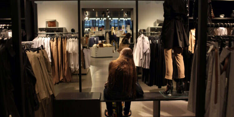 "בגדים מיוצרים מהר ובזול כדי להימכר מהר ובזול". חנות אופנה בתל–אביב. צילום: קובי גדעון, פלאש 90