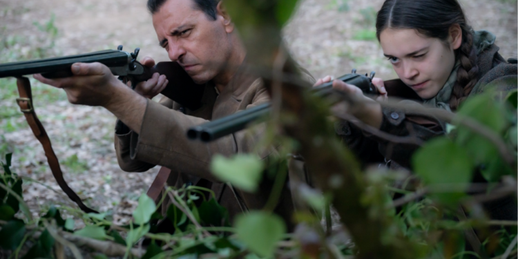 רוחות רפאים בבריטניה ומשחקי חברה בפריז: מה עולה החודש למסכים