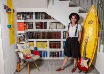 שירה אליצור (37) מרצה לחשיבה יצירתית וסטוריטלינג ומלווה תהליכים יצירתיים. צילום: נעמה שטרן