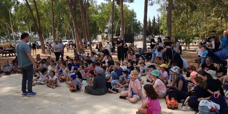 הופעה ביערות קק "כוכבים ביער" – לא מפסיקים לשיר באירועי הקיץ של קק"ל