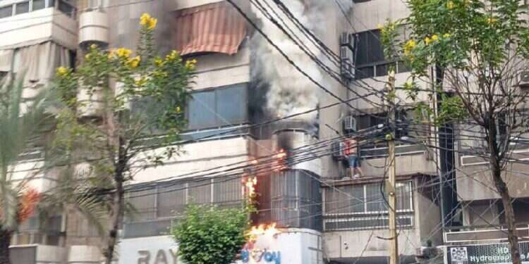 פיצוץ מכשיר שהוביל לשריפה בדירה בביירות. מהרשתות החבריות הערביות פיצוץ מכשיר שהוביל לשריפה בדירה בביירות. מהרשתות החבריות הערביות