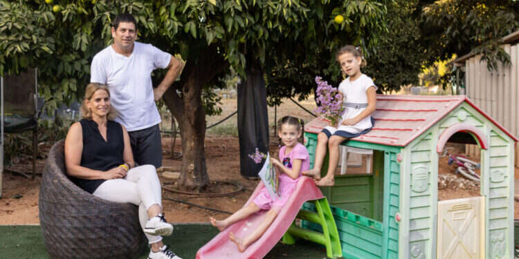 משפחת אפרתי, כפר הס. צילום: אבישג שאר־ישוב