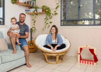 משפחת סלוטקי, כפר ידידיה. צילום: אבישג שאר־ישוב