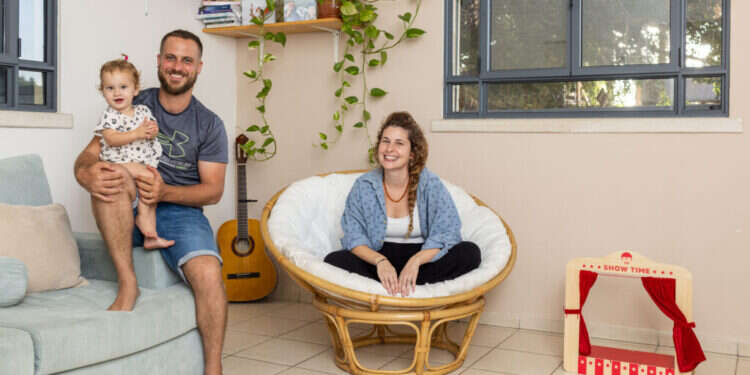 משפחת סלוטקי, כפר ידידיה. צילום: אבישג שאר־ישוב משפחת סלוטקי, כפר ידידיה. צילום: אבישג שאר־ישוב