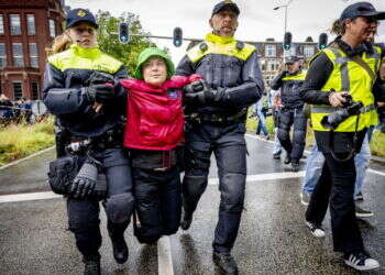 דנמרק: גרטה תונברג נעצרה בהפגנה אנטי-ישראלית