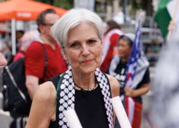 המתמודדת היהודייה והאנטי ציונית לנשיאות ארה"ב מחזקת את המדינה היהודית