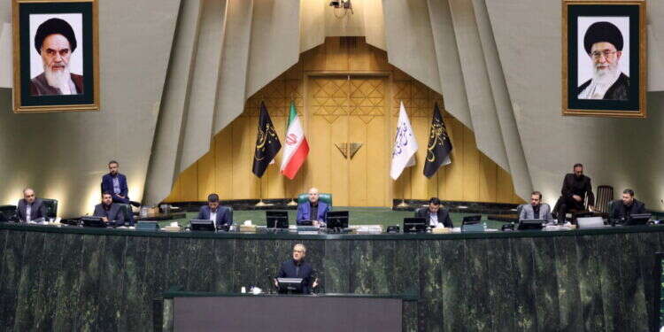 הפרלמנט האיראני. צילום: EPA איראן: הנשיא רצה למנות סגן סוני – הפרלמנט חסם אותו