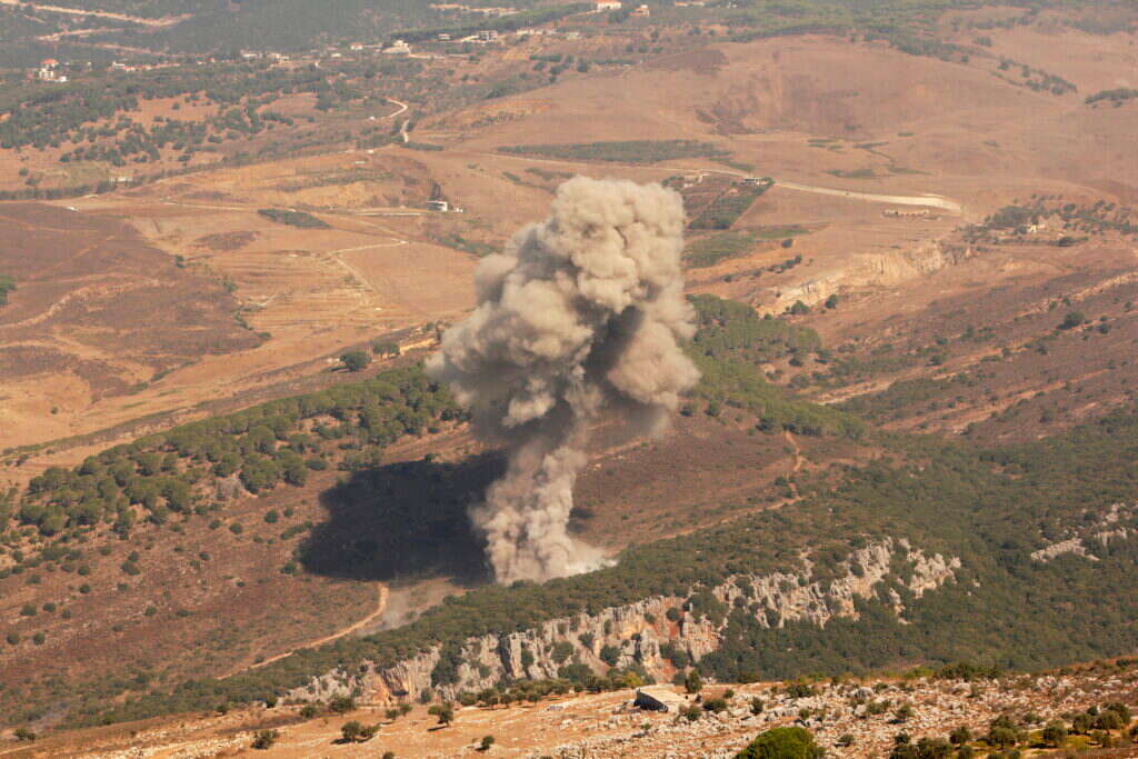 תקיפה ישראלית בדרום לבנון. צילום: EPA