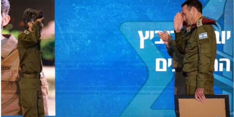 טקס הענקת תעודות הצטיינות לאנשי מערך המילואים. צילום: דובר צה "לא עשינו שום דבר מיוחד": תעודות הצטיינות הוענקו ל-81 אנשי מערך המילואים