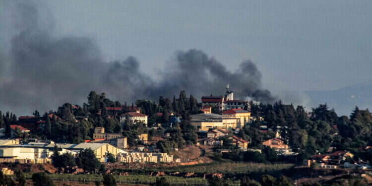 "מטולה של היום היא יישוב שבורחים ממנו, ולא אליו". פגיעות במטולה מירי חיזבאללה. צילום: איי.אף.פי