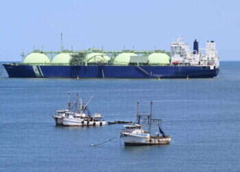 בריטניה מטילה סנקציות חדשות על "צי הצללים" הרוסי