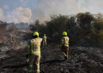 זירת הנפילה של הטיל. צילום: AFP למרות טענות החות'ים: הטיל ששוגר לישראל לא היה היפר-סוני