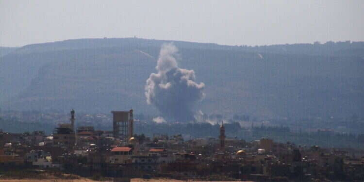 תקיפה ישראלית בצור, דרום לבנון. בסוף ספטמבר. צילום: AFP תקיפה ישראלית בצור, דרום לבנון.