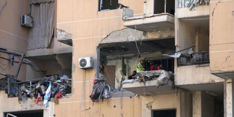 תוצאות תקיפה ישראלית בביירות. צילום: AFP צה"ל מאשר: חיסלנו את מפקד היחידה האווירית בחיזבאללה