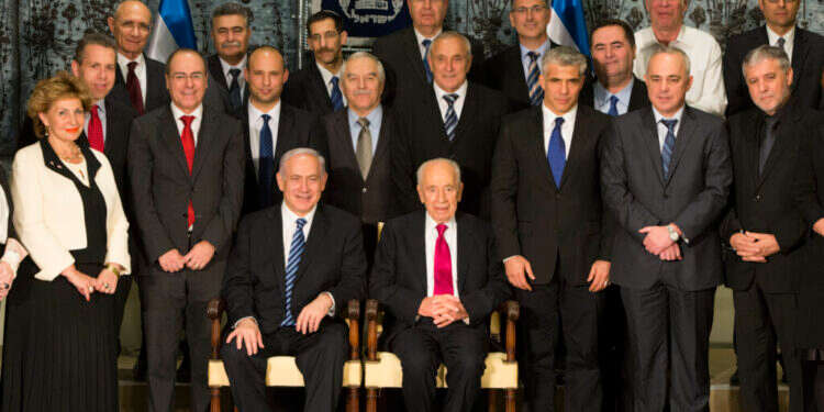 ממשלת נתניהו-בנט-לפיד, 2013. צילום: יונתן זינדל, פלאש 90 ממשלת נתניהו-בנט-לפיד, 2013. צילום: יונתן זינדל, פלאש 90