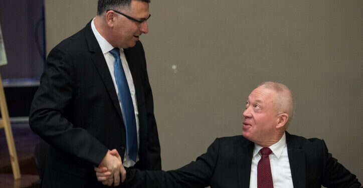 יואב גלנט וגדעון סער. צילום: יונתן זינדל, פלאש 90 יואב גלנט וגדעון סער