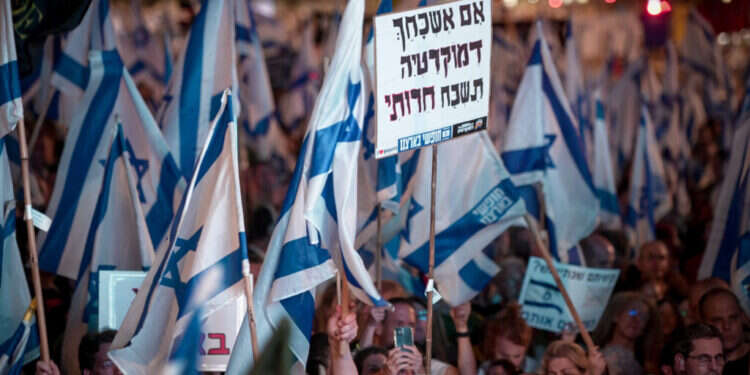 הפגנה בתל־אביב נגד הרפורמה המשפטית, ספטמבר 2023. צילום: אבשלום ששוני, פלאש 90