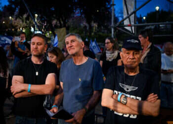 דן חלוץ ויאיר גולן באחת ההפגנות. צילום: אריה לייב אברמס, פלאש 90