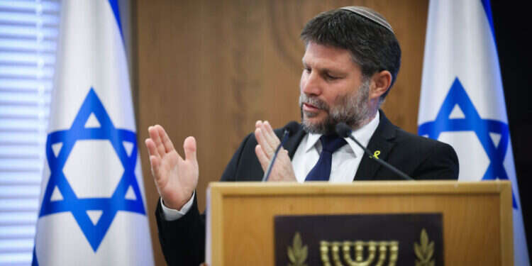 שר האוצר בצלאל סמוטריץ'. צילום: Chaim Goldberg/Flash90 סמוטריץ' הציג את לוח הזמנים לתקציב 2025: "המלחמה היקרה בתולדות ישראל"