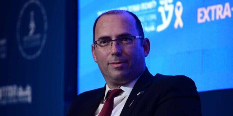 שמחה רוטמן בוועידת לשכת עורכי הדין. צילום: Tomer Neuberg/Flash90כנס
לשכת
עורכי
הדין
הרצוג
נשיא
משפטים
ועידת המשפט ועידת עורכי הדין: רוטמן ניסה לדבר – הקהל לא הפסיק להפריע