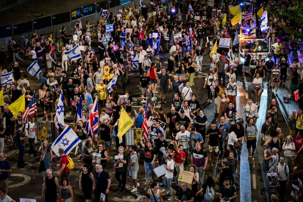 "במקום לבנות אידיאולוגיה מתמקדים בנתניהו". חסימת כביש בהפגנה נגד הצטרפות גדעון סער לממשלה, השבוע. צילום: פלאש 90