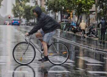 גשמים בתל אביב. צילום: יהושע יוסף - פלאש 90