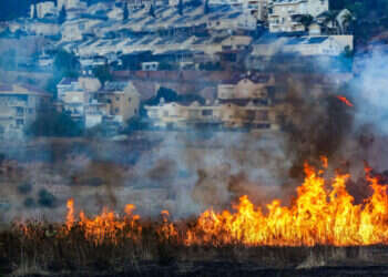 שריפה ליד קריית־שמונה, שלשום. צילום: אייל מרגולין, פלאש 90