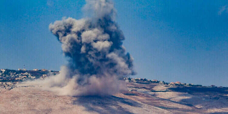תקיפה ישראלית בדרום לבנון. צילום: דוד כהן - פלאש 90 תקיפה ישראלית בדרום לבנון. צילום: דוד כהן - פלאש 90