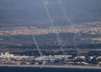 יירוטים בשמי חיפה, בשבוע שעבר. צילום: חיים גולדברג, פלאש 90