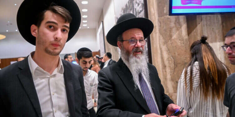 הרב מיכה הלוי במלון רמדה, אתמול. צילום: Arie Leib Abrams/Flash90 התיקו המפתיע, הפתק הנוסף והמעטפה הריקה: הדרמה בבחירות לרבנות