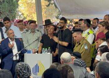 "המדינה הייתה החיים שלך": אלפים בהלווית אורי דנינו