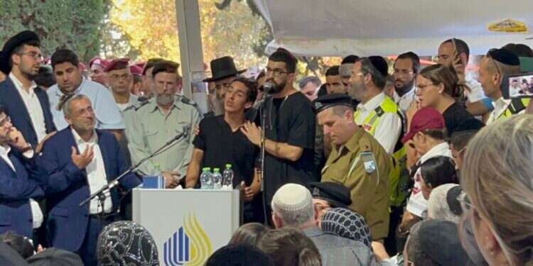 "המדינה הייתה החיים שלך": אלפים בהלווית אורי דנינו