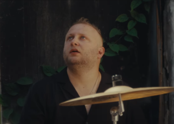 כנפי רוח: ברי סחרוף ואחיו של יותם חיים בסינגל למילותיו של הרב קוק