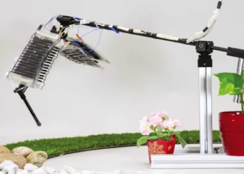 "שרירים מלאכותיים": טכנולוגיה חדשה הופכת את הרגל הרובוטית לכמעט אנושית