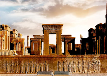 אוכלי האבן שמסכנים את העתיקות באיראן